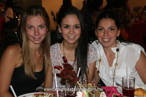 Priscila, Silvia y Pamela.