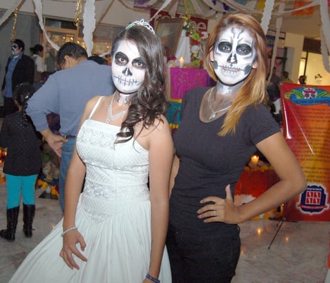 02112012 BLANCA  Negrete y Paloma Ramí­rez.