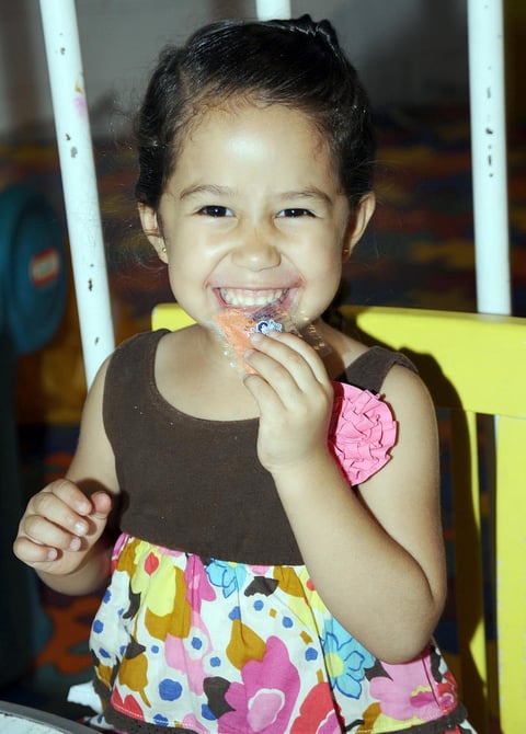 02112012 EN PIÃ±ATA.  Isabella.