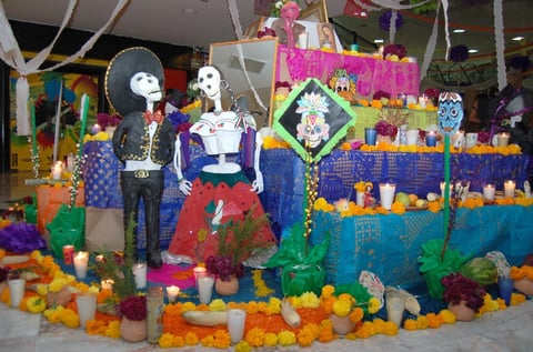 02112012 GRAN ALTAR  dedicaron para recordar a sus difuntos.