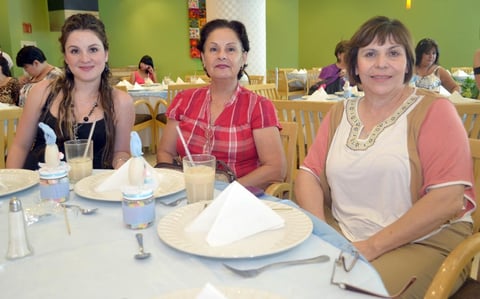 02112012 EN CANASTILLA.  Mariana Albores, Olivia Mora y Lupita Gûereca.