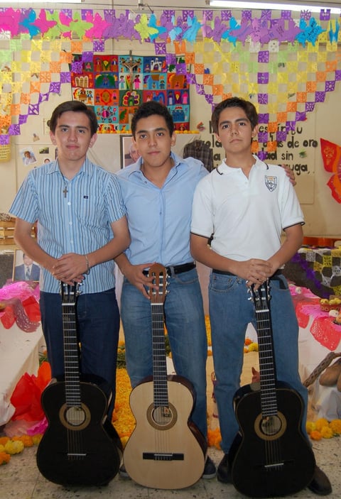 03112012 RECUERDAN A LOS MUERTOS.   Francisco, Poncho y Víictor.