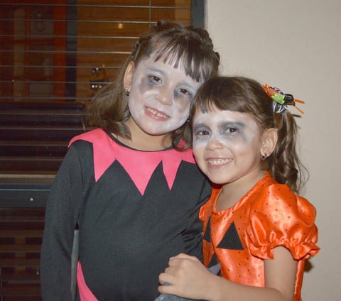 03112012 FESTEJO.  Danya Alonso y Julianna Alonso.