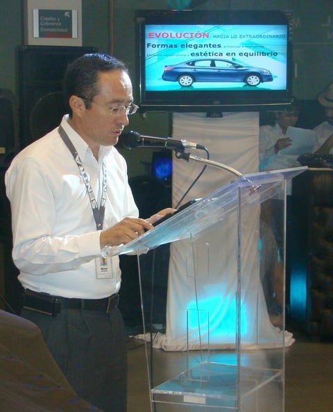 03112012 MOMENTO  en que se se presentació formalmente el nuevo sedán compacto.