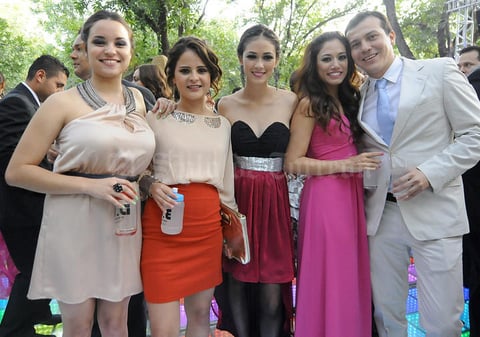 Valeria, Ale, Cynthia, Diana y Miguel.