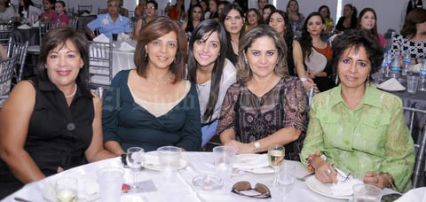 Martha, Norma, Scarlet, Gloria y Lety.