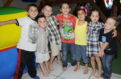 Jorge, Marcelo, Mauricio, Ernesto, Rafaela, Natalia y Mario.