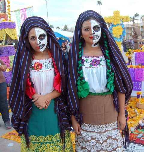 05112012 VANESSA  y Alondra.