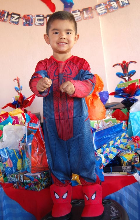 05112012 JOSÃ© FERNANDO  Alatorre RodrÃ­guez celebrÃ³ su cumpleaÃ±os como el Hombre AraÃ±a.
