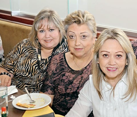 05112012 CHIQUIS , Yoya y Laura.