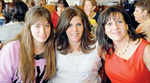 05112012 LARISA,  Lorena y Adriana.