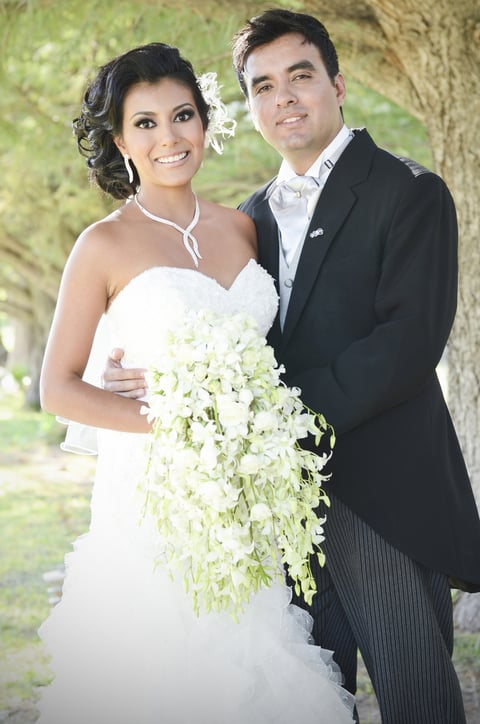 C.P. Karla Mariani Favila García e Ing. Jesús Hiram Silva Pérez recibieron la bendición nupcial el 13 de octubre de 2012, en la Parroquia de La Sagrada Familia. Los nuevos esposos son hijos de los Sres. Sara de Favila e Ing. Mario Favila; María Susana de Silva y Dr. Jesús Noé Silva.