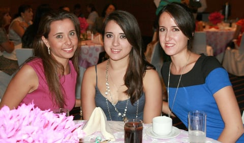 06112012 CECILIA  Barriada, Ana Laura Moreno y Sofí­a Quintanar.