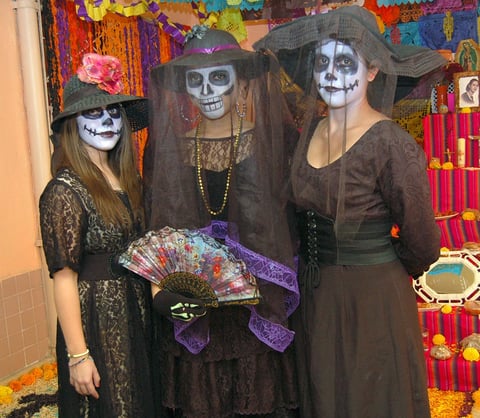 06112012 DANIELA  Jéssica Sánchez y Goreti Escaréño.
