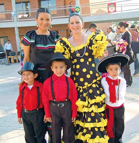 06112012 Ceci, Yuralis, SebastiÃ¡n, Carlitos y Fernando.