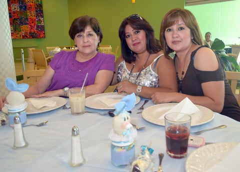 06112012 EN CANASTILLA.  Aurora, Lety y Elia.