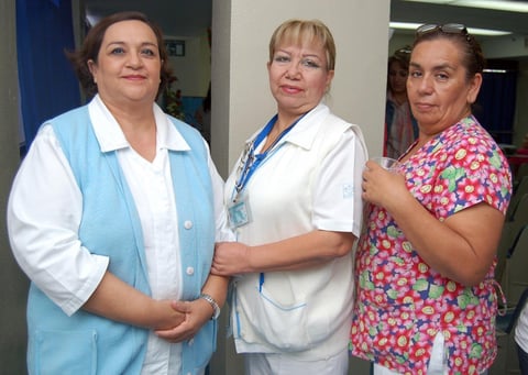07112012 DESPEDIDA LABORAL.  Graciela, Fe Guadalupe y Tere.