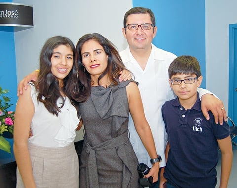 07112012 MARIFER,  Jossie, Eduardo y Juan Ãvalos.