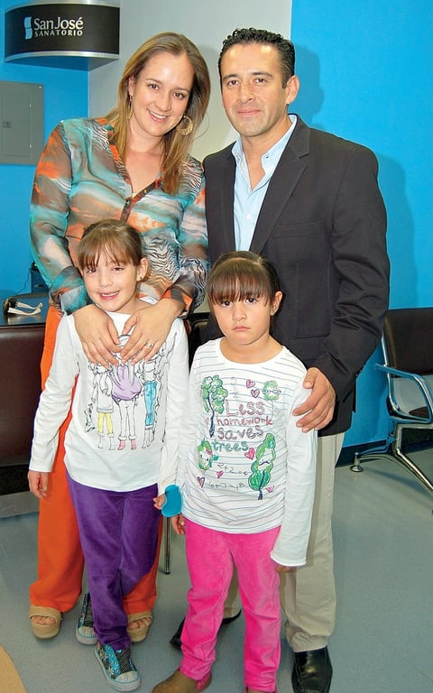 07112012 PATRICIA  de Ãvalos, Patricia, Maí­a Emilia y Benjamín Ãvalos.