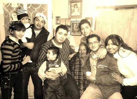 Festejando al abuelo Hilario Ramírez Flores.