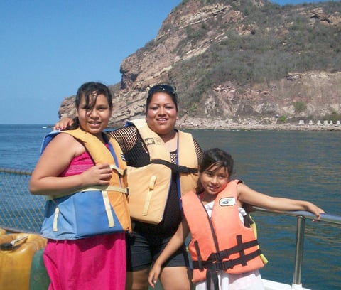 Noemí, Lineth y Brissel Martínez Arellano en sus vacaciones en Mazatlán.