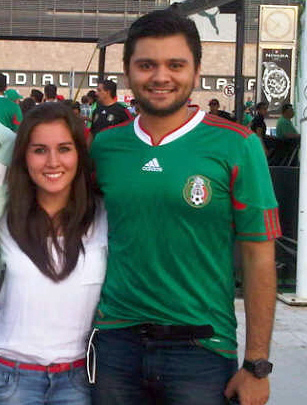 Génesis y Andrés en el juego de la Selección Mexicana.