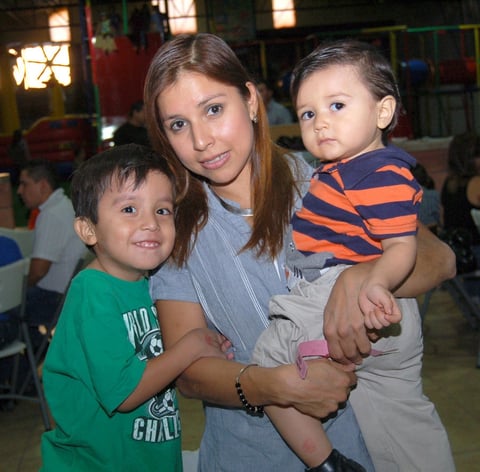 09112012 EMILIO,  Ã‰rika y Mateo.
