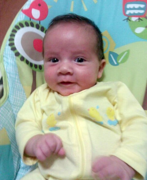 09112012 A POCAS SEMANAS DE NACIDO.  El pequeÃ±o Arturo muy sonriente.