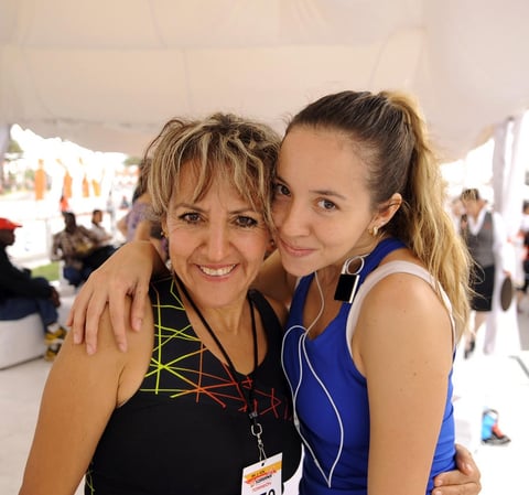 09112012 COMPITEN Y SON CAPTADAS DURANTE CARRERA ATLÉTICA.  Lydia Bichir y Karol Barré