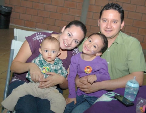 10112012 ANGÃ©LICA,  Alan, Valeria y Sergio RamÃ­rez.