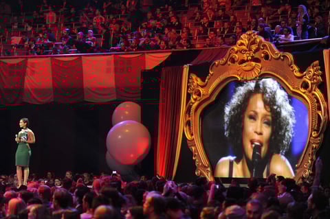 El momento emotivo corrió a cargo de la cantante Alicia Keys, quien rindió un homenaje a la fallecida Whitney Houston.
m Main, Germany, 11 November 2012. EFE/EPA/ARNE DEDERT
