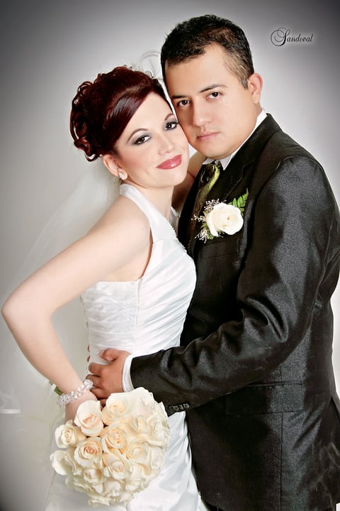 Srita. Ana Edith Bermúdez Ramos unió su vida en matrimonio a la del Sr. Édgar Omar Cervantes Hernández, el sábado 27 de octubre de 2012, en la Parroquia del Señor de la Misericordia. Los contrayentes son hijos de los Sres. José Luis Bermúdez Mendoza y María Elena Ramos de Bermúdez; Rubén Cervantes Huerta y Rosa María Hernández de Cervantes.- Sandoval Fotografía