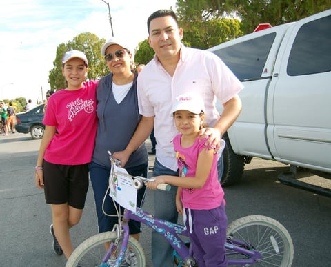 12112012 SOFÃ­A , Canela, Daniel e Isabel.