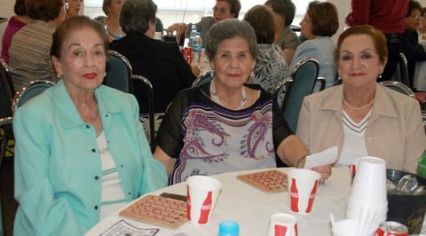 11112012 EN BINGO.  Rosa Vara de García, Beatriz Martí­nez de Russek y Odila G. de GarcÃ­a.