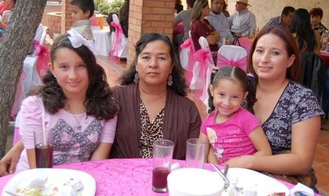 12112012 MARÍ­A  Fernanda, Marí­a Guadalupe, Juanis y Nayelli.