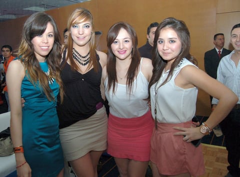 14112012 DISFRUTAN EN UNA FIESTA.  Idalia, Ximena, Karen y Caro.