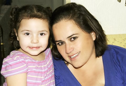 13112012 ROMINA  festeja tres aÃ±os de vida junto a su mamÃ¡ Isela.