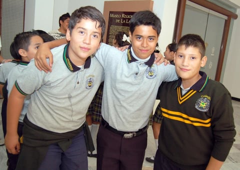 13112012 EN UNA EXPOSICIÃ³N.  ElÃ­as, Elian y RamÃ³n.