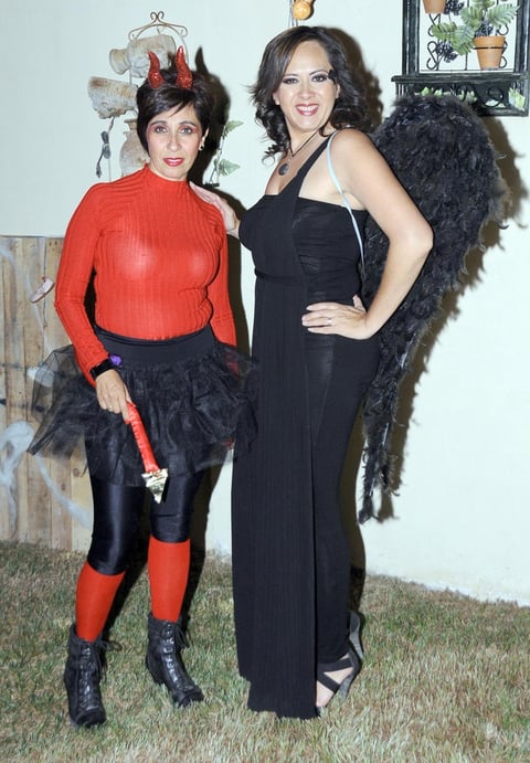 14112012 FIESTA ENTRE AMIGOS.  Marie y Araceli.