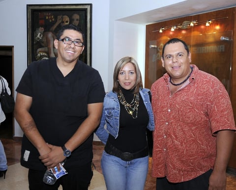 13112012 CLAUDIA , Carlos y Jesús