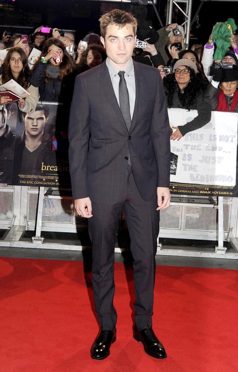 Robert Pattinson eligió un sencillo traje para este evento en Londres.