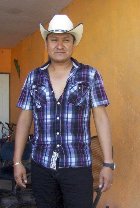 Roberto Alanís Castorena festejando sus 39 años.