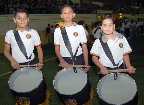 16112012 EVENTO ESTUDIANTIL.  Ã‰rick, Ricardo y Daniel.