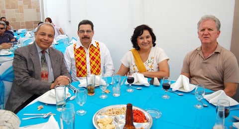 16112012 FESTEJO.  Jorge Darwich, Manuel Quiñones, Rosalba Hernández y Jesú Zayas.