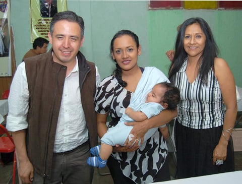 15112012 ANIVERSARIO SACERDOTAL.  Pedro Flores, Olimpia Dávila y Catalina Martínez.