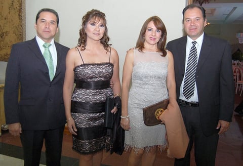 16112012 DISFRUTAN CENA.   Abelardo, Norma, Pity y Javier.