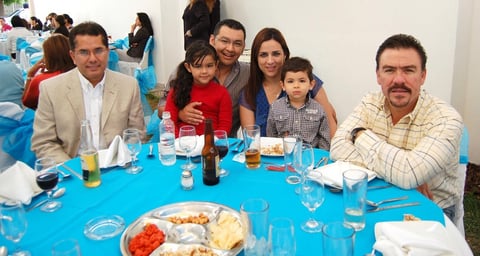 16112012 EN UNA COMIDA.  Francisco Javier Lira, Raúl Flores, Daniela, Matías, Paty y Sergio Vargas.