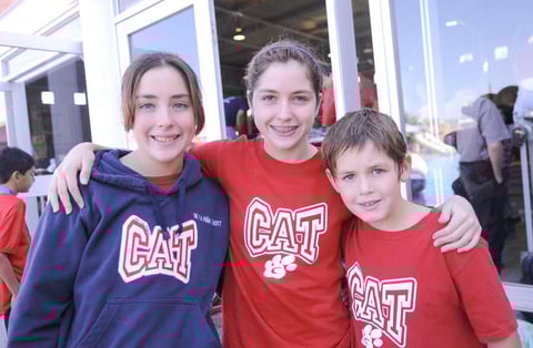 17112012 DURANTE RECIENTE FESTEJO DEPORTIVO.  BÃ¡rbara, Regina y Javier fueron captados mientras disfrutaron de dicho evento.