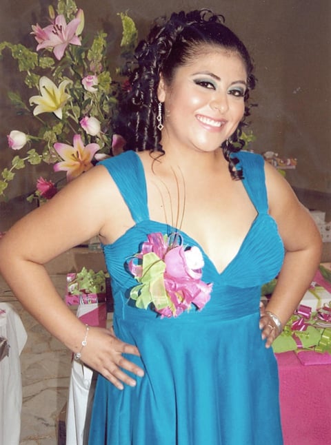17112012 RADIANTE  lucía Norma Rocío Ochoa Vázquez en su bonita fiesta de despedida.
