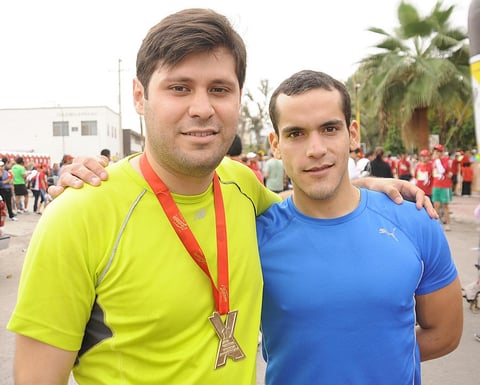 17112012 EN CARRERA ATLÉTICA.  Mauricio López y Manuel González.